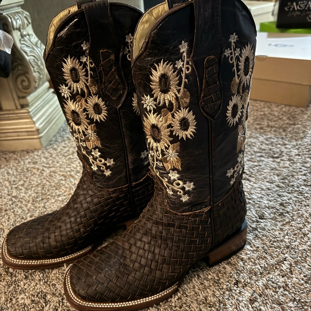 Brand new cowgirl boots